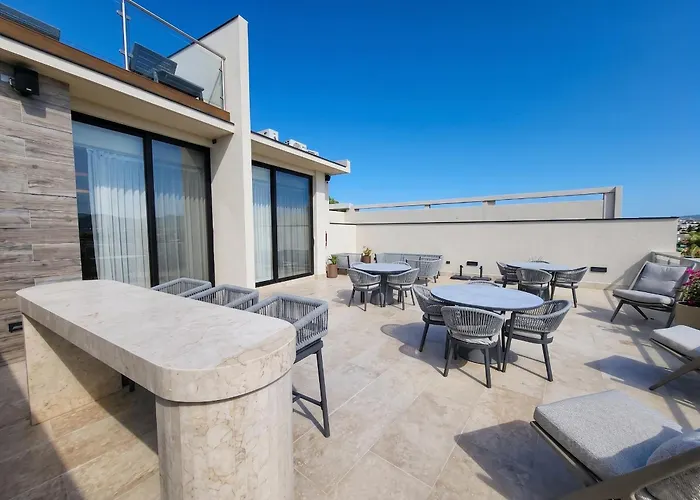 Ameth - Stylish Downtown With Rooftop Pool & Gym