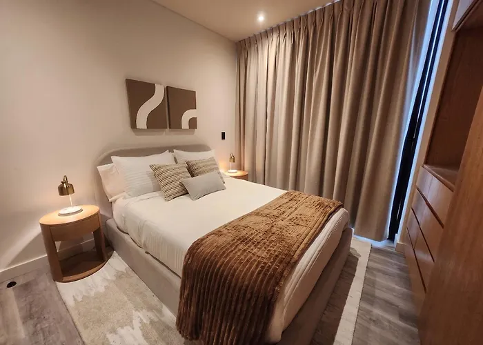 Ameth - Stylish Downtown With Rooftop Pool & Gym Apartment *