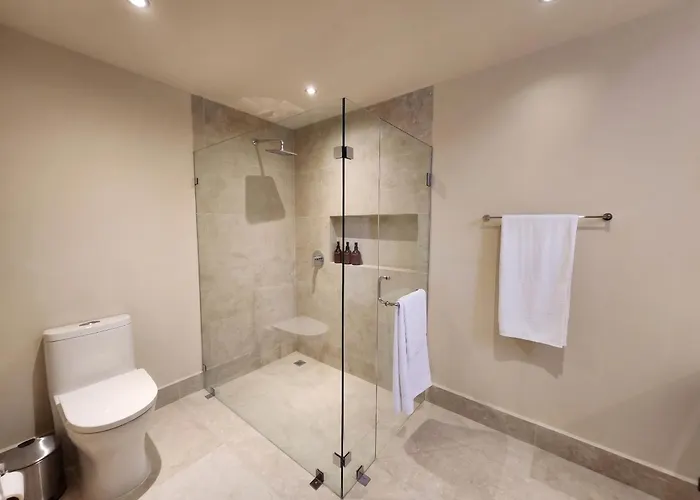 Ameth - Stylish Downtown With Rooftop Pool & Gym Apartment
