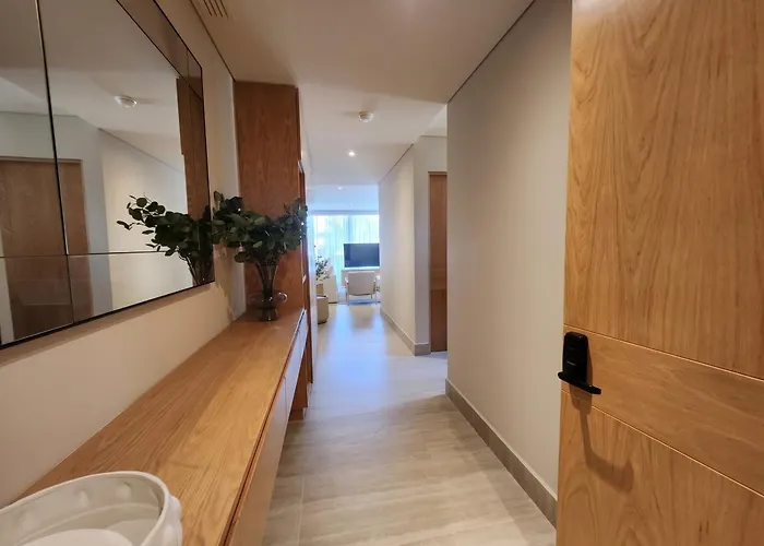 Ameth - Stylish Downtown With Rooftop Pool & Gym Apartment