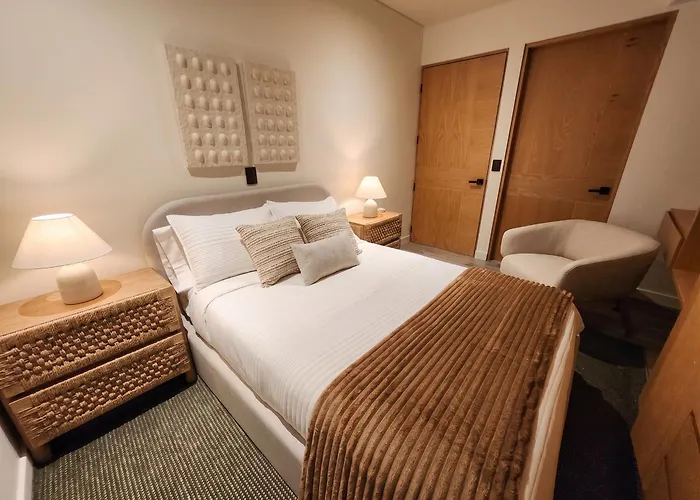 Ameth - Stylish Downtown With Rooftop Pool & Gym Apartment